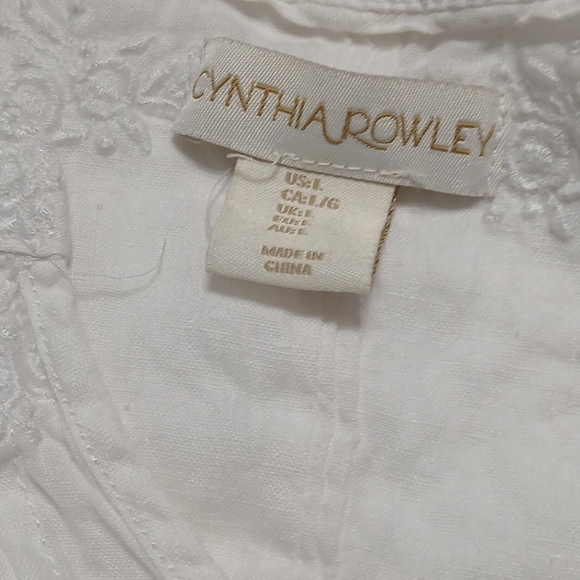 White Embroidered Women's Top‎ - Picture 11 of 11